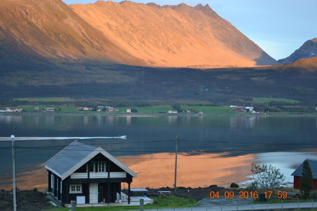 Lyngen Ski- Og Fiskecamp Lenangsoyra Exteriör bild