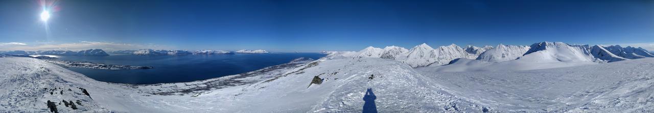 Lyngen Ski- Og Fiskecamp Lenangsoyra Exteriör bild