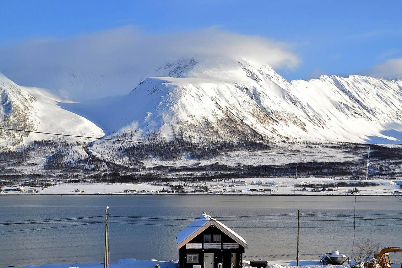 Lyngen Ski- Og Fiskecamp Lenangsoyra Exteriör bild